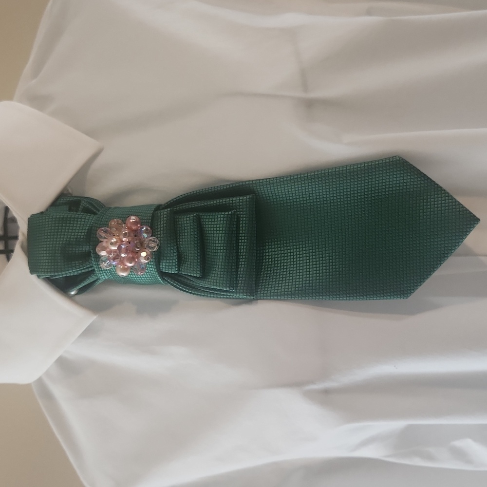 Necktie Necklace - Picture 1 of 6